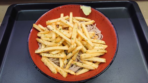 「冷しポテそば　４６０円」@名代富士そば 駒込店の写真