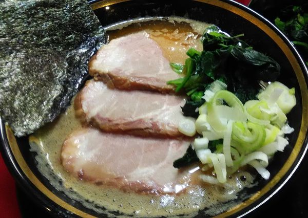 「ノ貫コラボ　蟹豚　+　チャーシュー2枚増し」@家系ラーメン とらきち家の写真