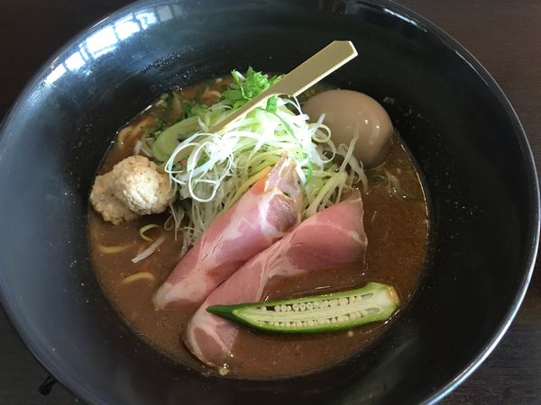 「赤味噌ラーメン　玉子入り」@みつか坊主 醸の写真