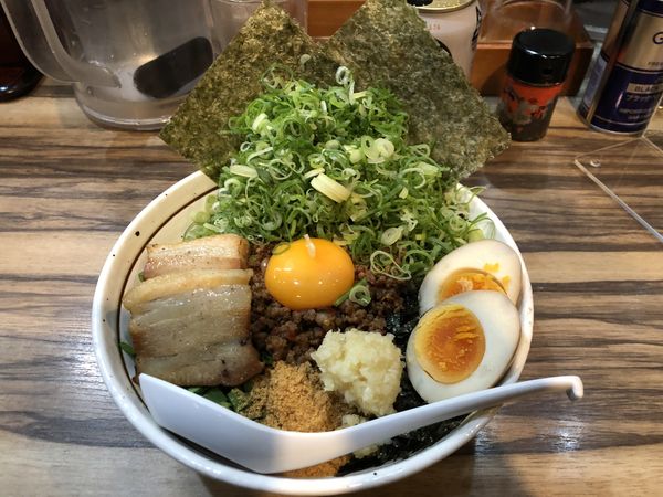 「DX台湾まぜそば+ビール」@麺屋 はるか 秋葉原店の写真