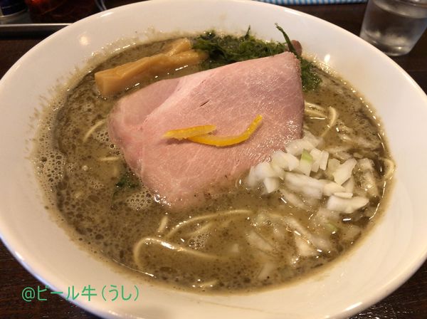 「とんこつ煮干そば(850円)」@麺屋らんまるの写真