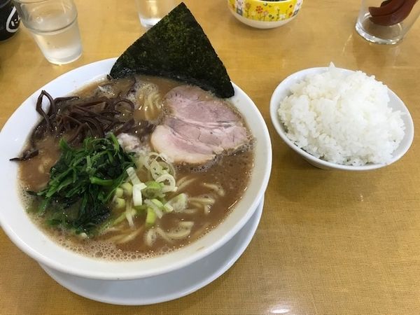「ラーメン大盛り＆大ライス」@うまいヨ ゆうちゃんラーメンの写真