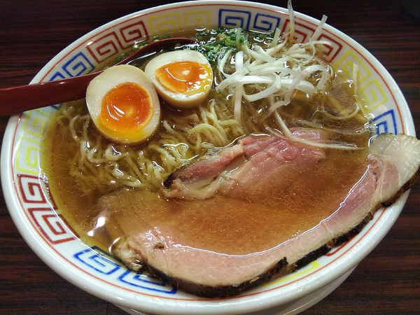 「【限定】イナダ焼き煮干し中華そば　（並盛）　＋味玉：㋚券」@煮干しらあめん 燕黒の写真