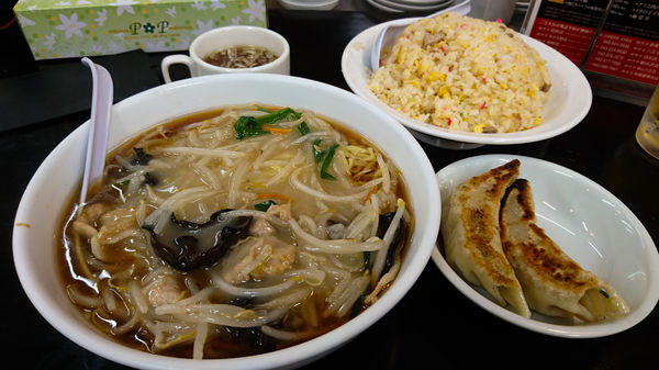 「あんかけもやしソバ+チャーハン+大盛り+2個餃子+生ビール」@南京亭 東大和店の写真