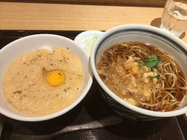 「ランチ 山かけ丼セット 858円」@ソバキチ 東京ドームシティラクーア店の写真