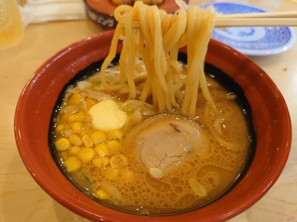 「濃厚味噌バターコーンらーめん390円＋税　他いろいろ」@くら寿司 新座店の写真