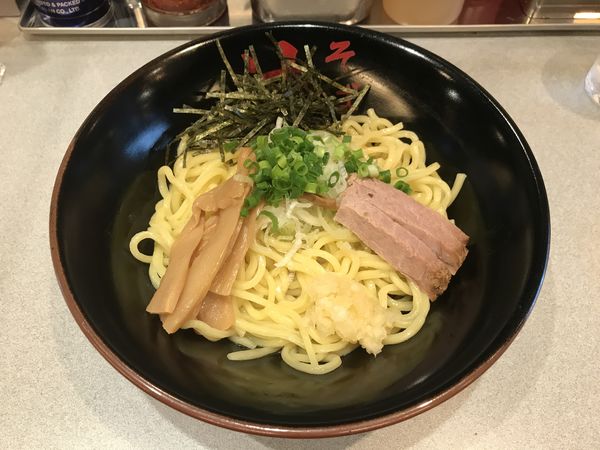 「油そば 並盛 780円 + つぶし生にんにく」@東京油組総本店 銀座組の写真