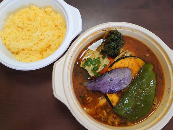 「【TAKEOUT】野菜７種チキン(1028円)」@スープカレー専門店 plus oneの写真