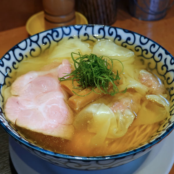 「塩煮干中華わんたん中華そば 970円」@柴崎亭の写真