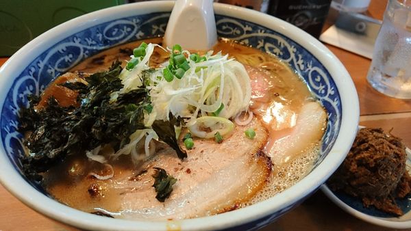 「【昼】とんこつらーめん+ほぐしチャーシュー」@愚直の写真