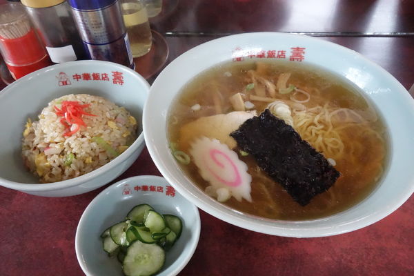 「ラーメン、半チャーハンセット」@中華飯店 寿の写真