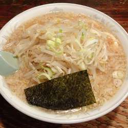 とんこつ（734円）＋中盛＋たまご＋チャーシュー＋もやし