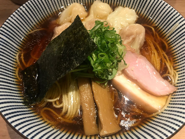 「黒旨特製ワンタン麺」@中華soba いそべの写真