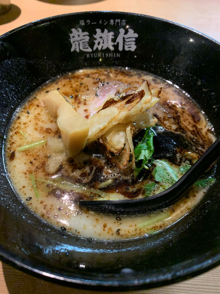 「黒炊いたんそば」@龍旗信 大阪津久野店の写真
