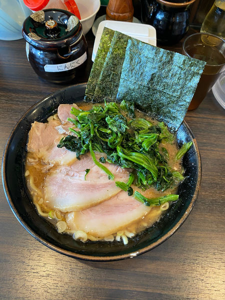 「ラーメン　青菜　チャーシュートッピング」@横浜らーめん 寿三家の写真