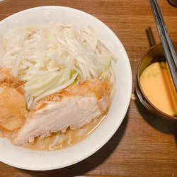 ラーメン豚一切れ＋生卵＋チーズ