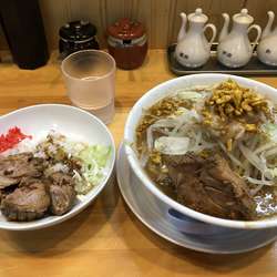 ランチB醤油中太背あぶら揚げ玉（麺増し）
