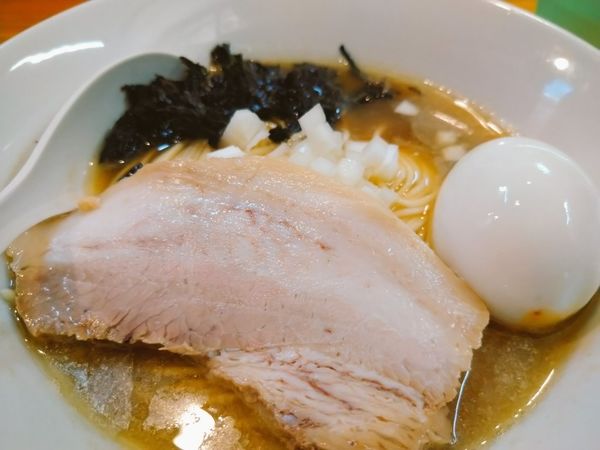 「白醤油＋味玉」@煮干中華ソバ イチカワの写真