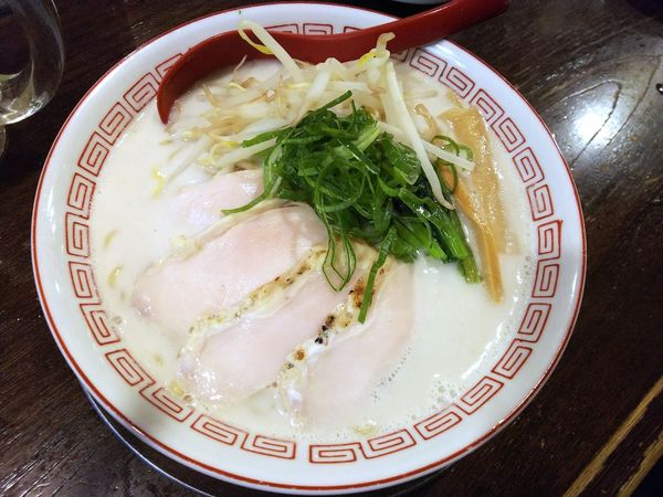 「博多風豚骨ラーメン」@立ち呑み居酒屋 金町製麺の写真