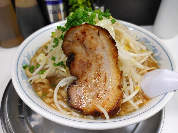 「らーめん・特盛　￥９５０」@らーめん 凌駕の写真