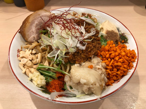 「冷やしまぜそば〜坦々麺〜+豚1枚+追い飯」@鷹の目 蒲田店の写真