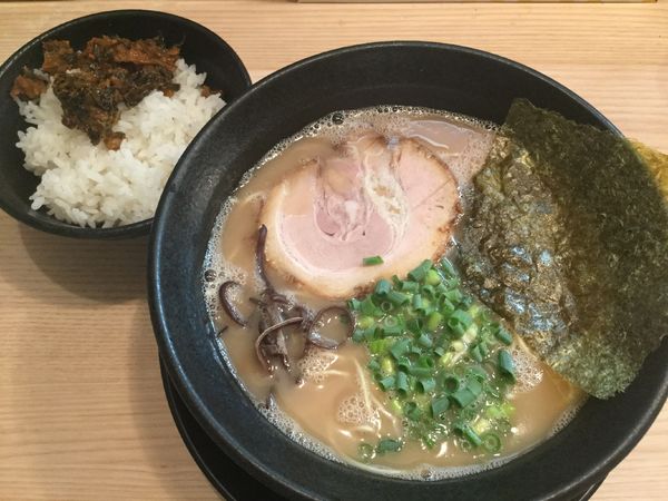 「らーめん(¥680・ライス、替え玉1玉無料)」@九州とんこつらーめん ひらさわの写真