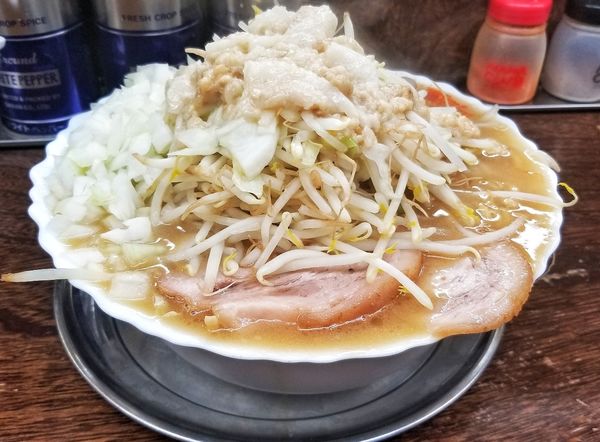 「大ラーメン+限界盛り」@麺でる 南大沢店の写真