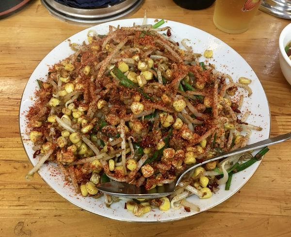 「皿コーン台湾　ちょい辛　ニンニクあり」@人生餃子の写真