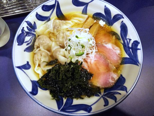 「醤油わんたん支那そば　1050円」@世田谷磯野の写真