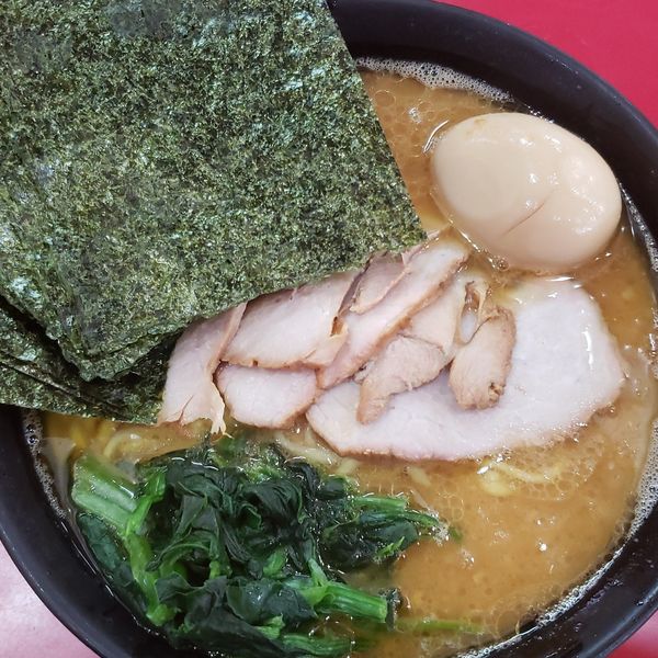 「チャーシュー麺、のり、味玉」@杉田家 千葉祐光店の写真
