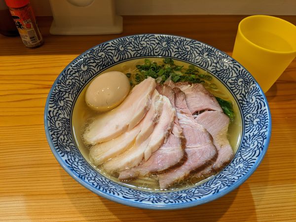 「芳醇鶏そば塩+チャーシュー+和え玉」@麺屋いとうの写真