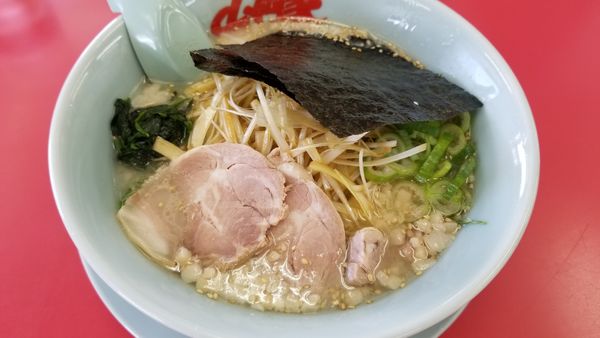 「塩ネギラーメン　チャーシュートッピング　背脂変更」@山岡家 松本店の写真