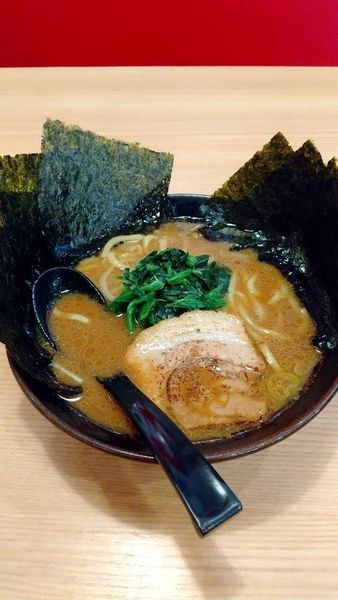 「豚骨醤油ラーメン」@横浜家系ラーメン 春樹 曳舟店の写真