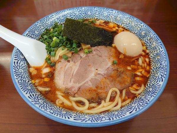 「赤濃厚大門ラーメン 味玉」@ちょっと美味しい中華食堂 大門の写真