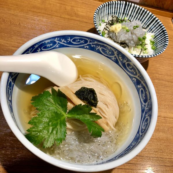 「【限定】生しらすと青海苔の冷やしそば生しらす丼付￥950」@寿製麺よしかわ 川越店の写真