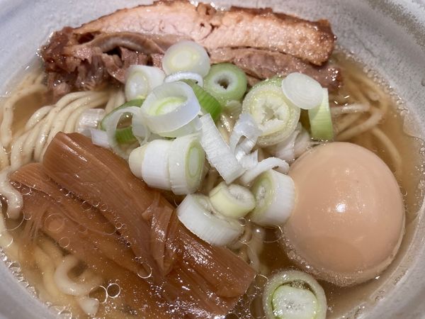 「らーめんmacro＋特選こだわり煮玉子」@人類みな麺類 東京本店の写真