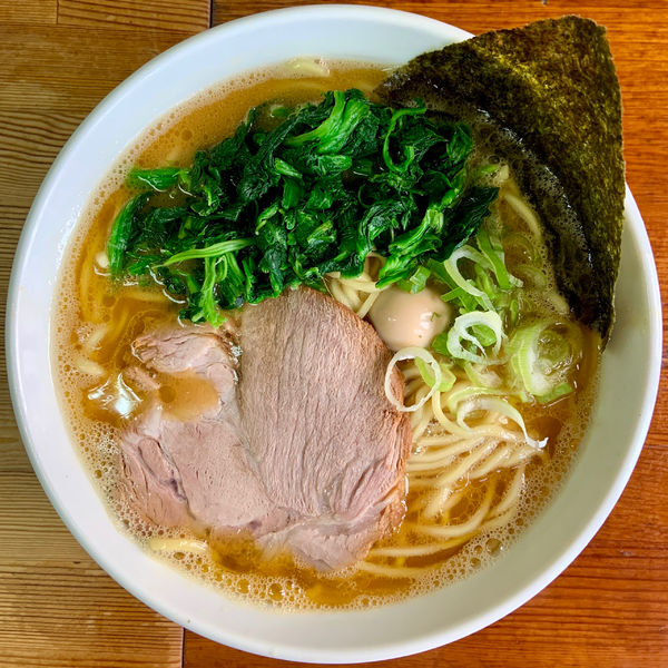 「らーめん 中 (700円) ホウレンソウ (50円)」@入船食堂の写真