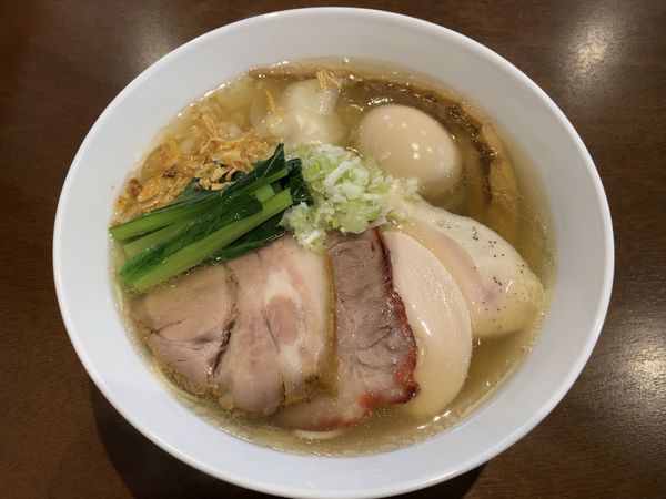 「塩特製らぁ麺」@らぁ麺 すぎ本の写真