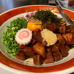 煮干しルーロー油そば