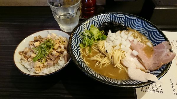 「重濃煮干しそば+肉飯(セットメニュー)」@志奈そば 田なかの写真