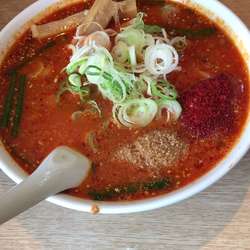赤いラーメン　1050円