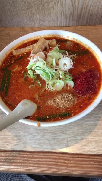 「赤いラーメン　1050円」@信長ラーメンの写真