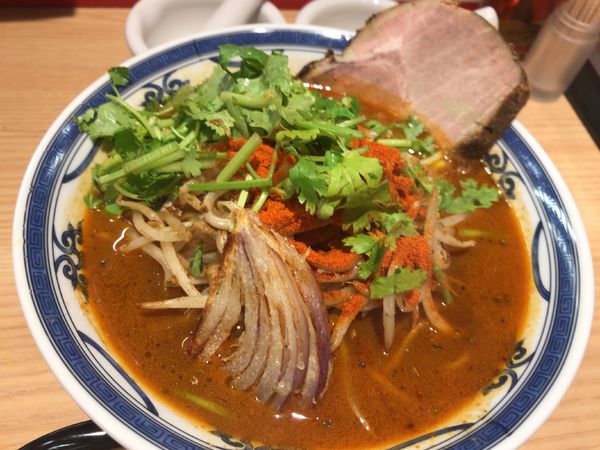 「香菜黒孔雀細麺5辛コリアンダー&ホアジャオ1250円」@スパイスらぁ麺 喰JACKの写真