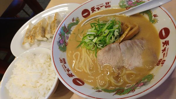 「餃子定食 ラーメンこってり、餃子5個、小ライス」@天下一品 八幡山店の写真