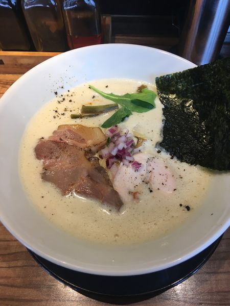 「鶏豚出汁らーめん」@中華そば 鷸の写真