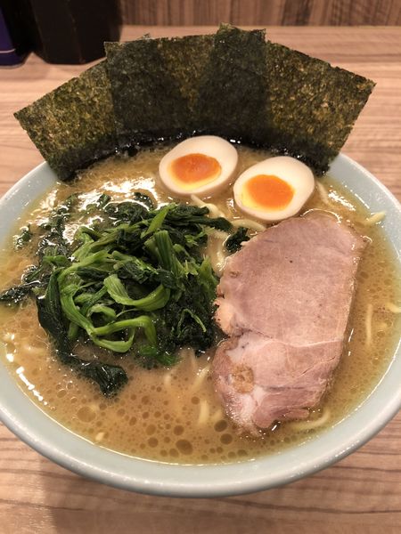 「ラーメン中盛 味玉」@ラーメン 清水家の写真