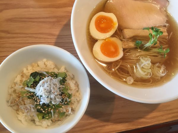 「味玉白醤油ラーメン＋しらす青菜ご飯　1080円」@ラーメン ニュー松戸の写真