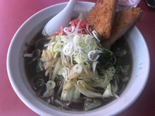 「ソースらーめん+ハムカツ（780＋200円）」@中華料理 大輦の写真