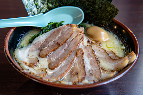 「吟得らーめん 炙りチャーシュー追加」@吟家の写真