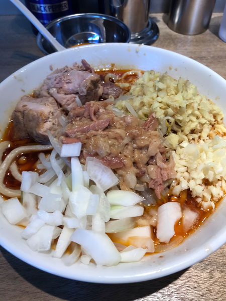 「辛いラーメン　少なめ　ショウガ　なまたまご」@MEN YARD FIGHTの写真